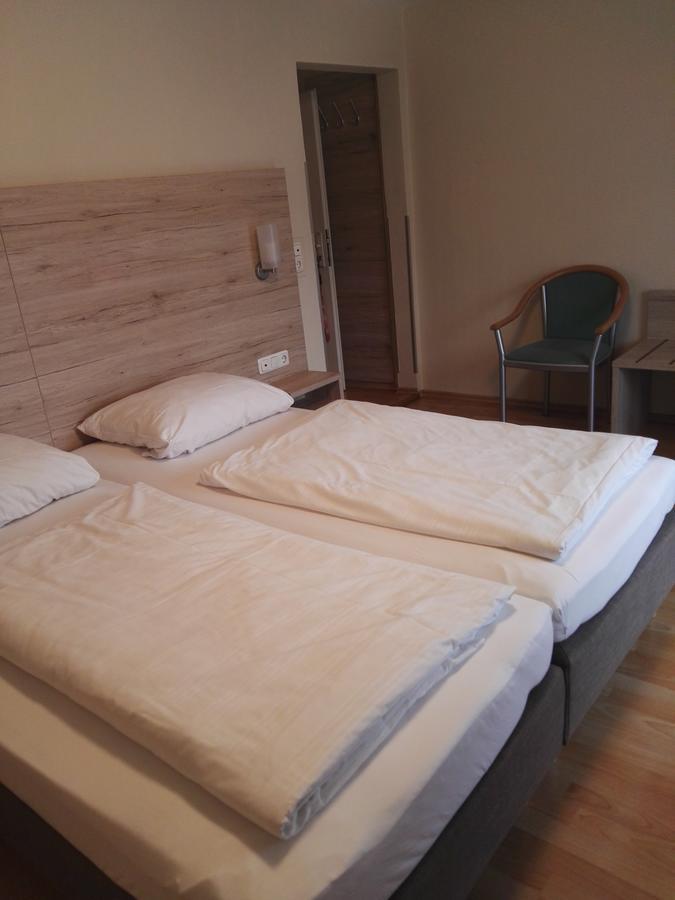 Hotel Gasthof Momm Brunnthal Exterior photo